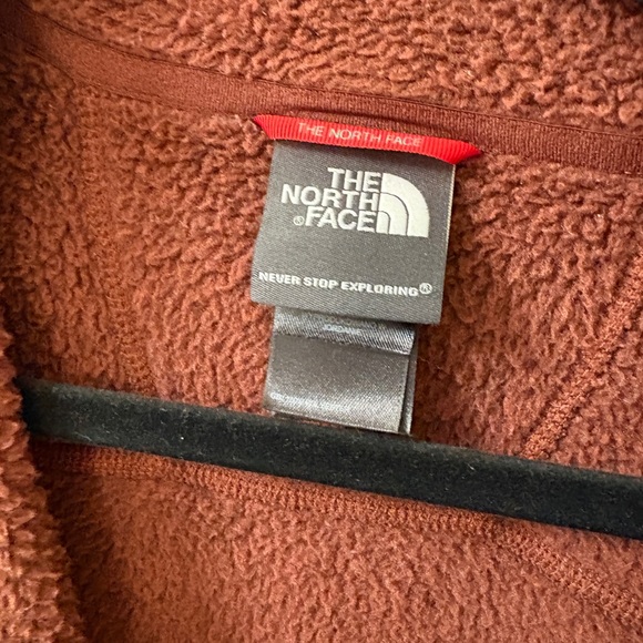 The North Face Men's Zip-Up Sweater in Maroon - Picture 3 of 5